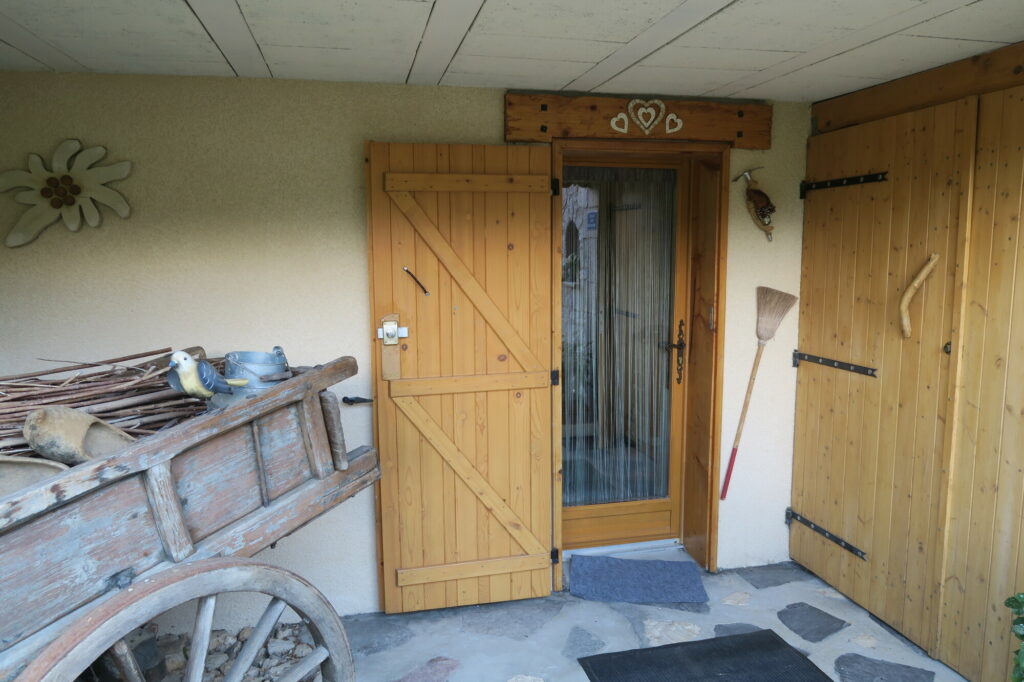porte entrée savoyarde