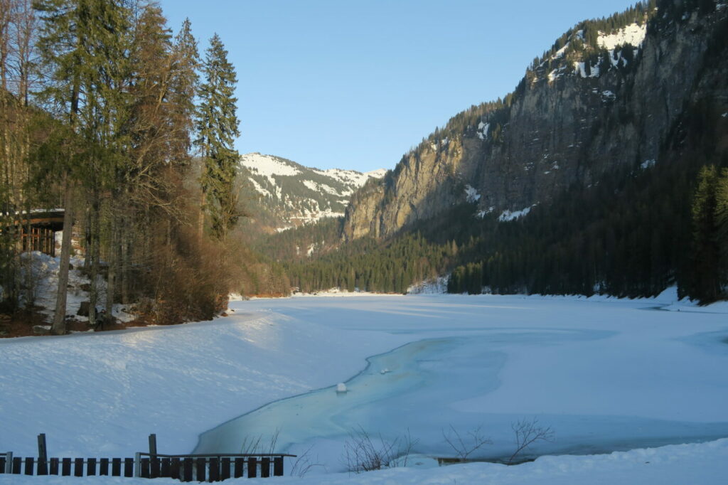 Lac de Montriond hiver Haute-Savoie randonnée facile