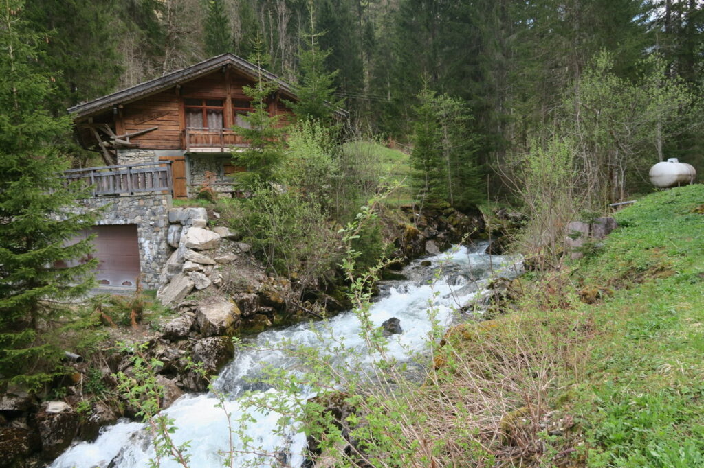 Chalet avec rivière Haute-Savoie randonnée facile