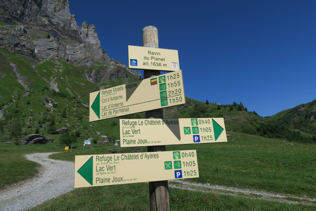 panneaux randonnée balisage Haute-Savoie