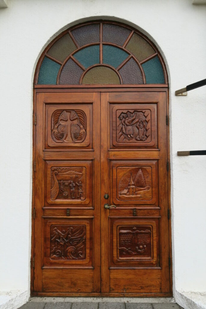 porte de l'église de Vestmannaeyjar Islande